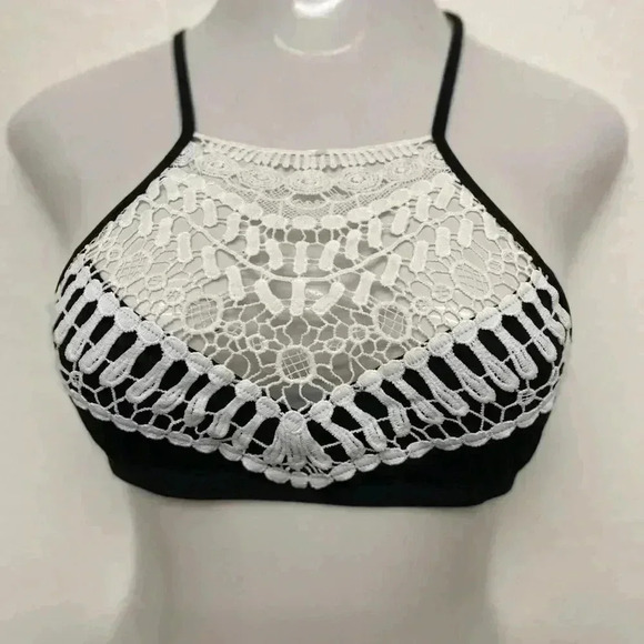 🆕Black Crochet High Neck Bralette🆕 - Picture 6 of 10